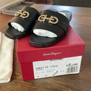 Salvatore Ferragamo NIB Size 9 Black Leather Sandals Black Kid Nero Skin LNG